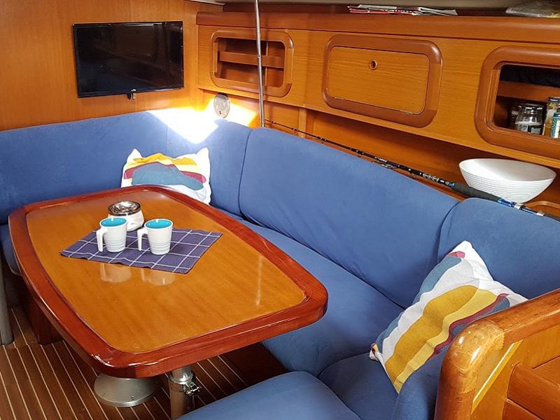 Book yachts online - sailboat - Grand Soleil 40 R - Stribor - rent