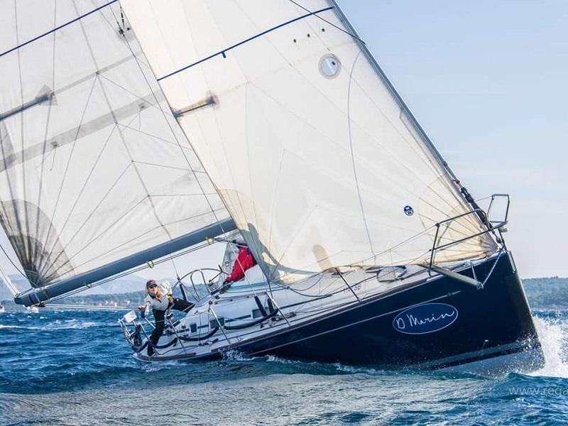 Book yachts online - sailboat - Grand Soleil 40 R - Stribor - rent