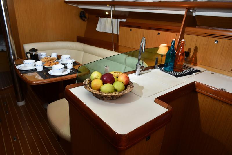 Book yachts online - sailboat - Sun Odyssey 42 i_2008 - SY_2052 - rent