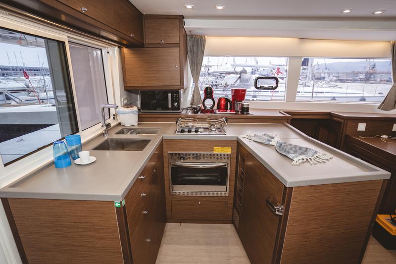 Book yachts online - catamaran - Lagoon 450  Flybridge_2020 - SY_2054 - rent