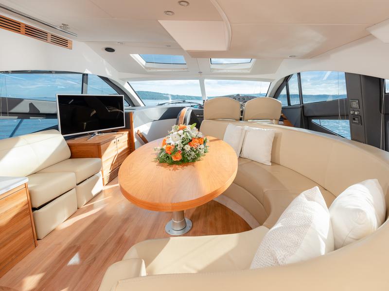 Book yachts online - motorboat - Sealine T 50 - Maja - rent