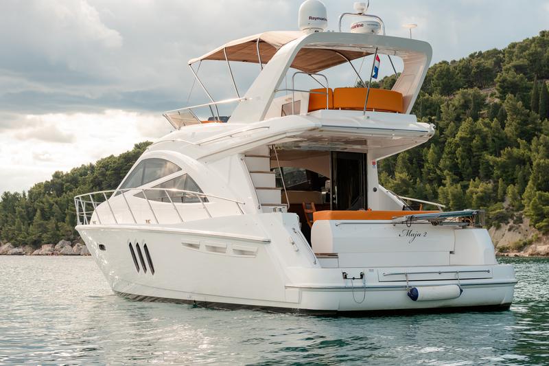 Book yachts online - motorboat - Sealine T 50 - Maja - rent
