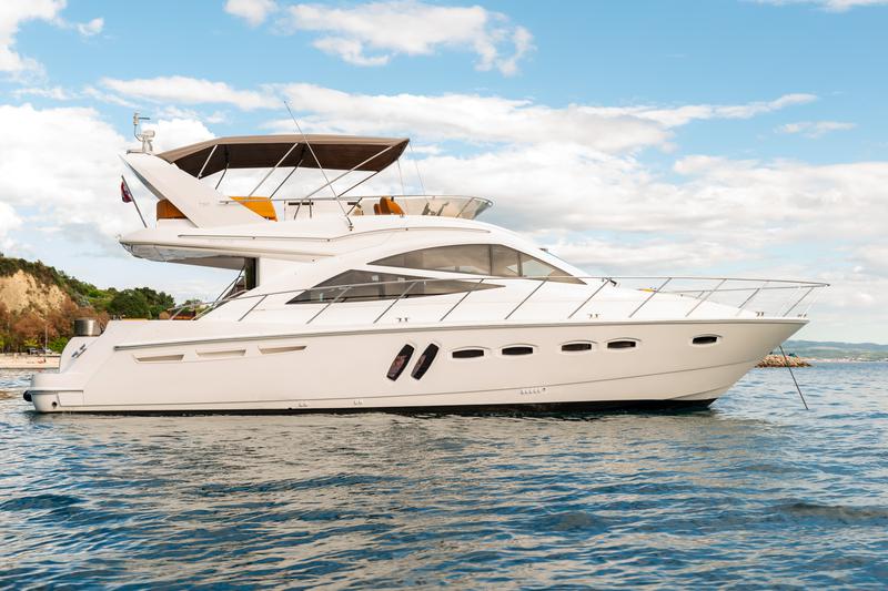 Book yachts online - motorboat - Sealine T 50 - Maja - rent