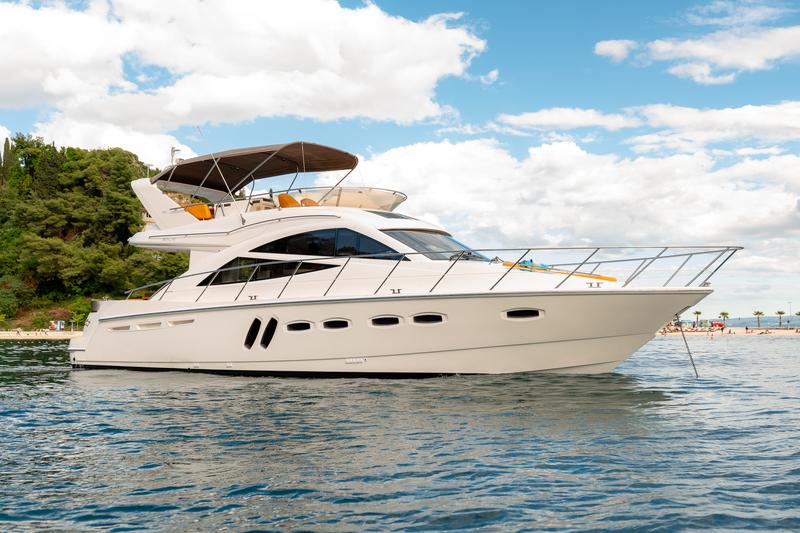 Book yachts online - motorboat - Sealine T 50 - Maja - rent