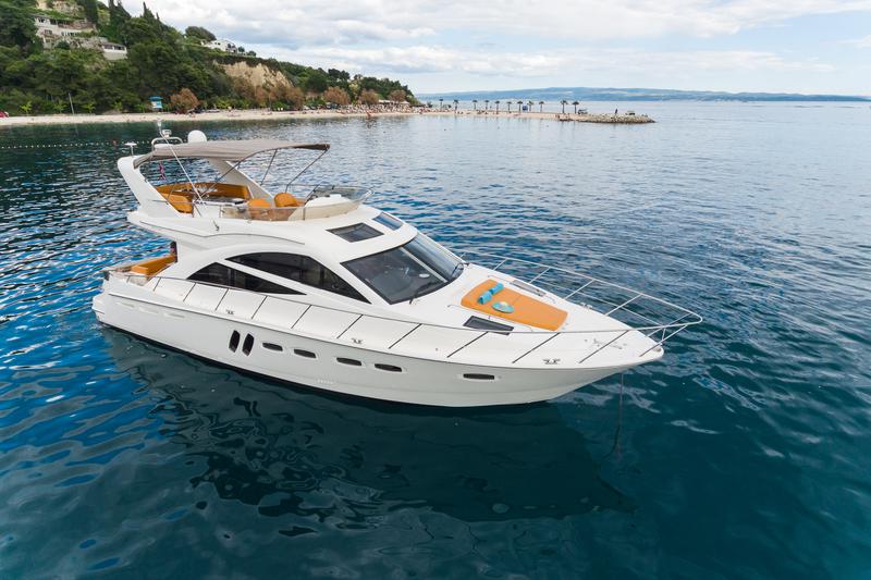 Book yachts online - motorboat - Sealine T 50 - Maja - rent