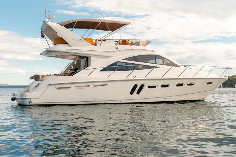 Book yachts online - motorboat - Sealine T 50 - Maja - rent