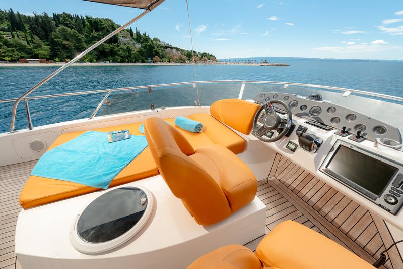 Book yachts online - motorboat - Sealine T 50 - Maja - rent