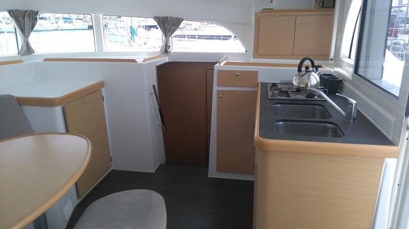 Book yachts online - catamaran - Lagoon 380 S2 - no name - rent