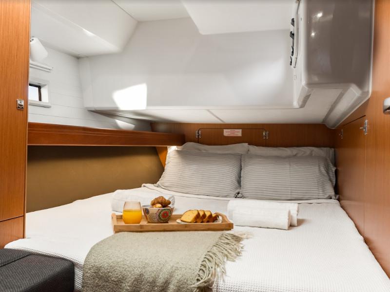 Book yachts online - sailboat - Bavaria Cruiser 46 - Queen Dina - rent