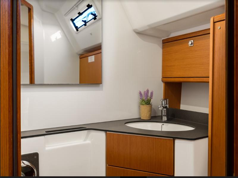 Book yachts online - sailboat - Bavaria Cruiser 46 - Queen Dina - rent
