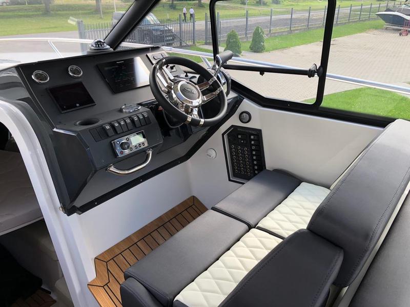 Book yachts online - motorboat - Grandezza 280C - Very Fun - rent