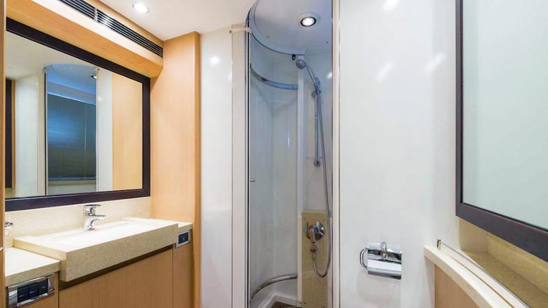 Book yachts online - motorboat - Princess V65 - Spice of Life - rent