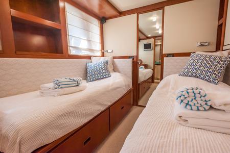 Book yachts online - motorboat - Dalla Pieta 86 - Sea Lady - rent