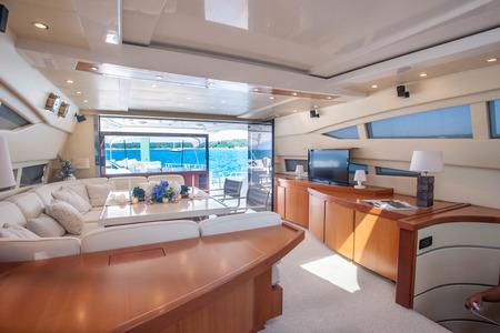 Book yachts online - motorboat - Dalla Pieta 86 - Sea Lady - rent
