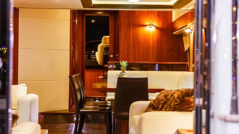 Book yachts online - motorboat - Sunseeker Yacht 86 - The Best Way - rent