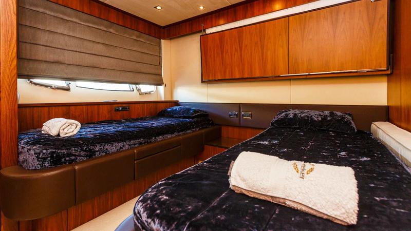 Book yachts online - motorboat - Sunseeker Yacht 86 - The Best Way - rent