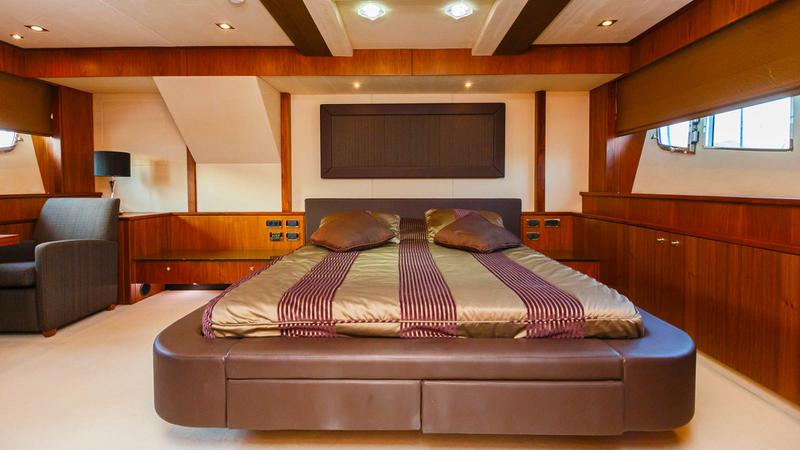 Book yachts online - motorboat - Sunseeker Yacht 86 - The Best Way - rent