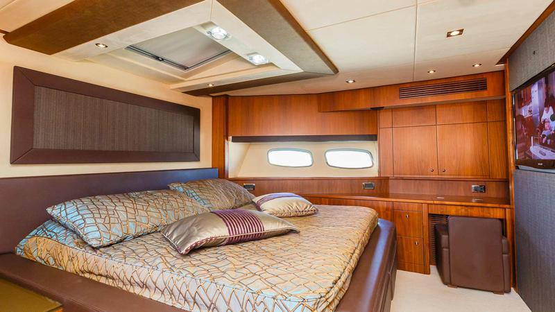 Book yachts online - motorboat - Sunseeker Yacht 86 - The Best Way - rent