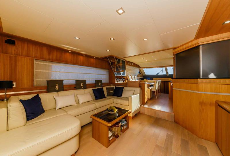Book yachts online - motorboat - Cayman 70 - Secret Life - rent
