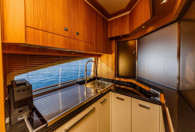 Book yachts online - motorboat - Cayman 70 - Secret Life - rent
