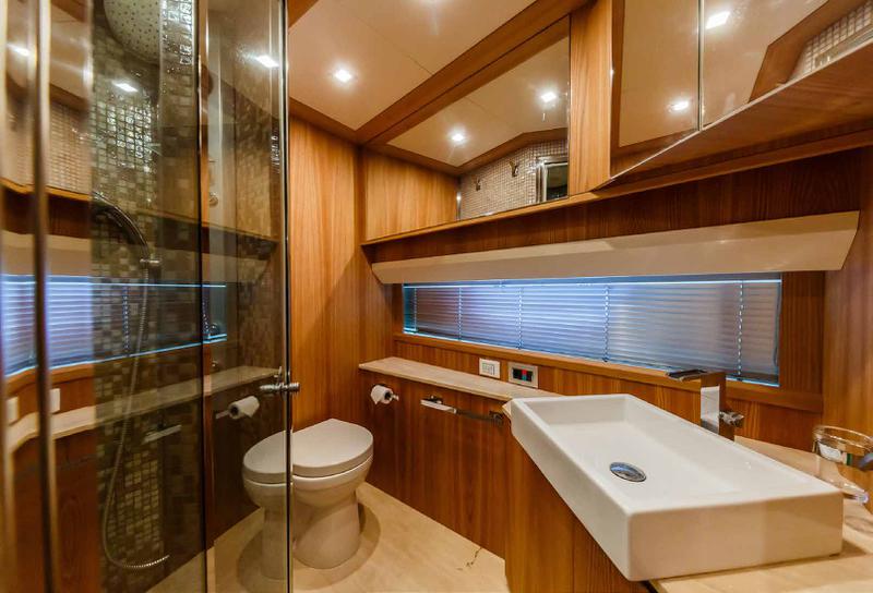 Book yachts online - motorboat - Cayman 70 - Secret Life - rent