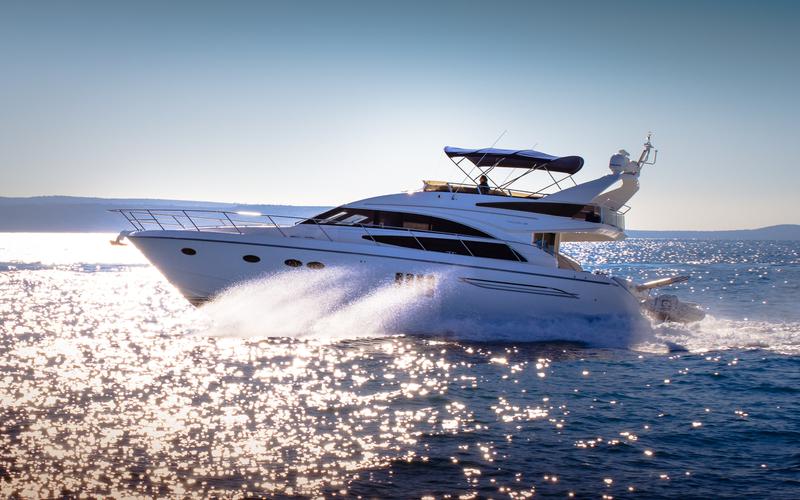 Book yachts online - motorboat - Princess 62 - Pamango - rent
