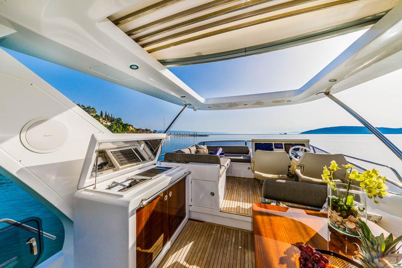 Book yachts online - motorboat - Azimut 66 - Karat II - rent