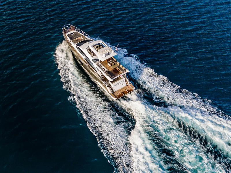 Book yachts online - motorboat - Azimut 66 - Karat II - rent