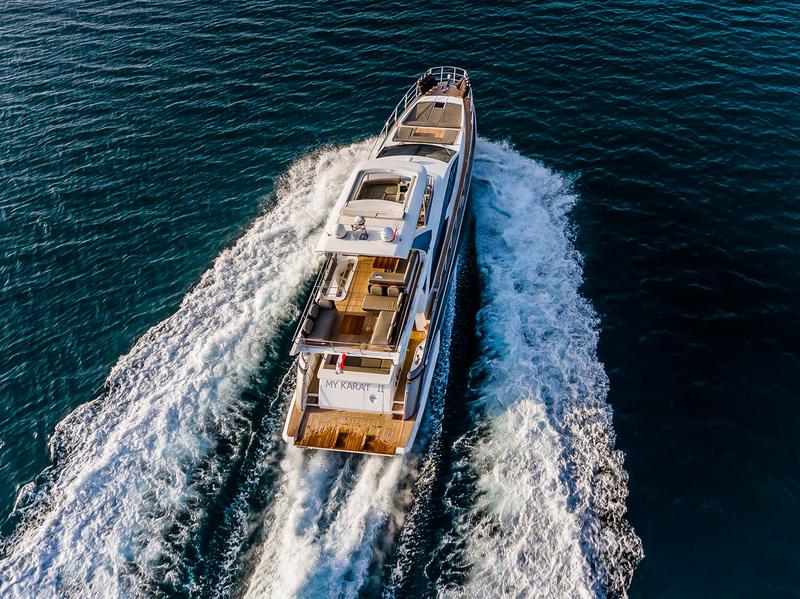 Book yachts online - motorboat - Azimut 66 - Karat II - rent