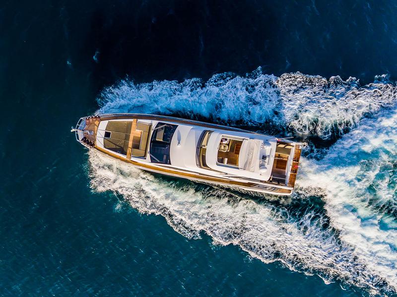 Book yachts online - motorboat - Azimut 66 - Karat II - rent