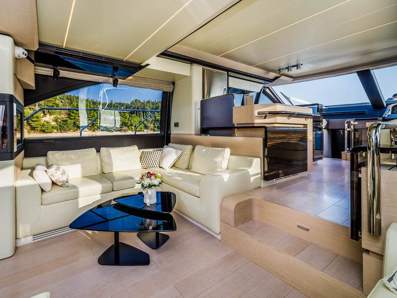 Book yachts online - motorboat - Azimut 66 - Karat II - rent