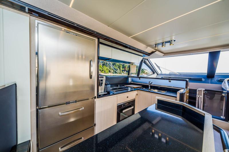 Book yachts online - motorboat - Azimut 66 - Karat II - rent