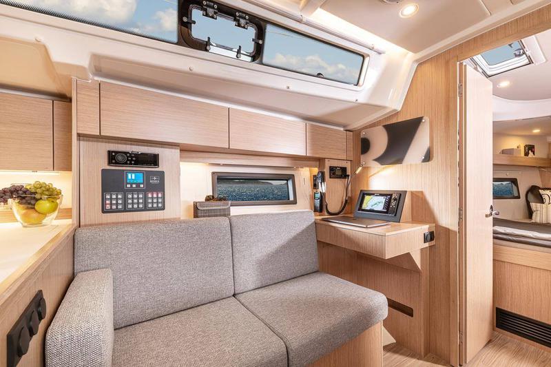 Book yachts online - sailboat - Bavaria C38 - VioSam - rent