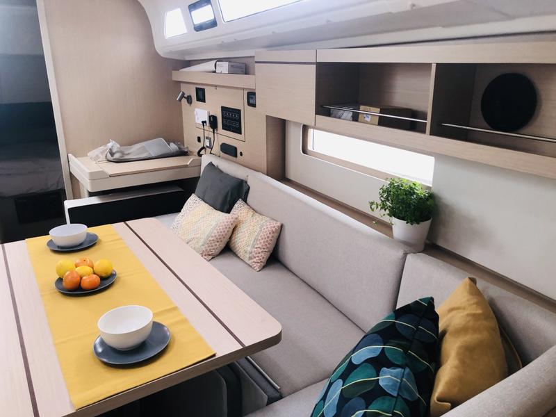 Book yachts online - sailboat - Oceanis 40.1 - AZORIAN with AC - rent