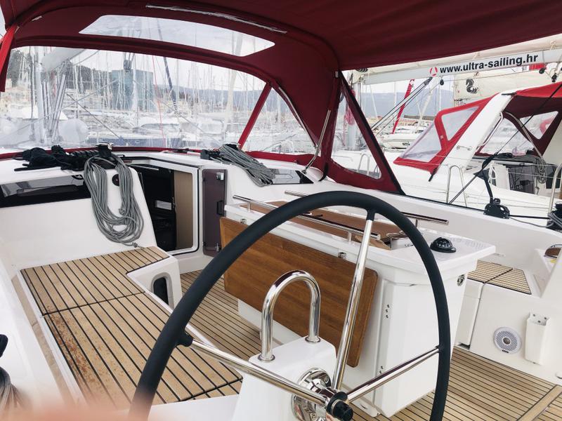 Book yachts online - sailboat - Oceanis 40.1 - AZORIAN with AC - rent