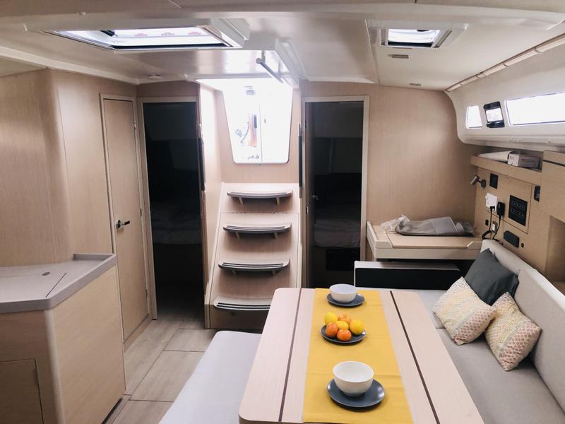 Book yachts online - sailboat - Oceanis 40.1 - AZORIAN with AC - rent