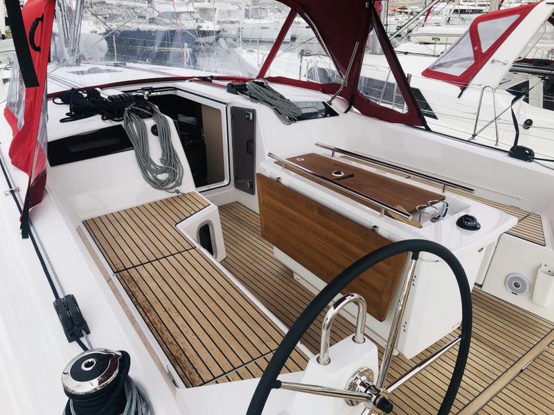 Book yachts online - sailboat - Oceanis 40.1 - AZORIAN with AC - rent
