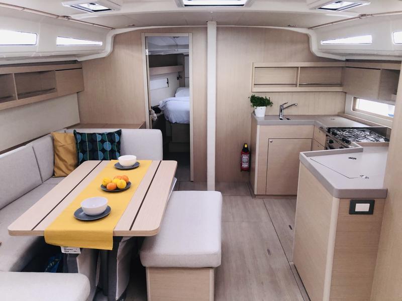 Book yachts online - sailboat - Oceanis 40.1 - AZORIAN with AC - rent
