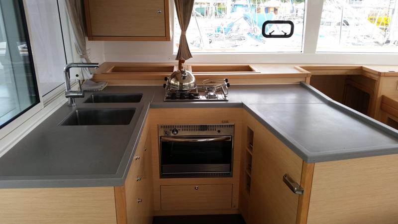 Book yachts online - catamaran - Lagoon 450 SporTop - Maui - rent