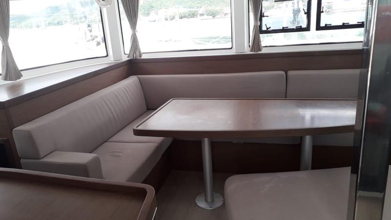 Book yachts online - catamaran - Lagoon 42 - Uiara - rent