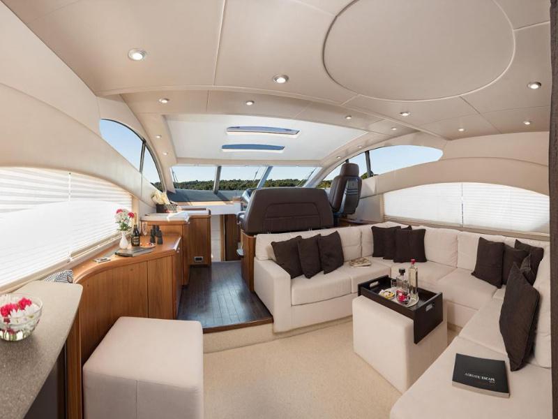 Book yachts online - motorboat - Sunseeker Predator 62 - Ena 1 - rent