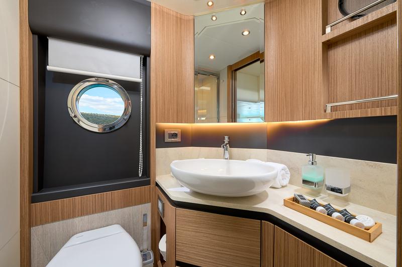 Book yachts online - motorboat - Absolute 50 Fly - VivaLaVida - rent