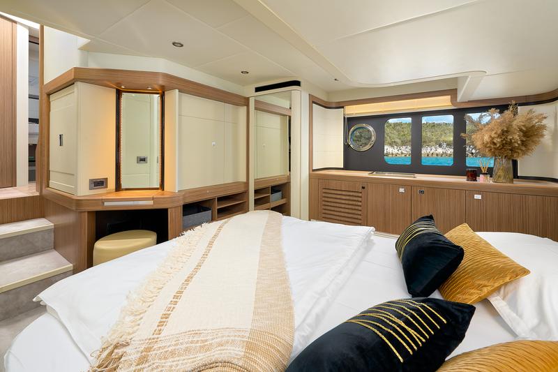 Book yachts online - motorboat - Absolute 50 Fly - VivaLaVida - rent