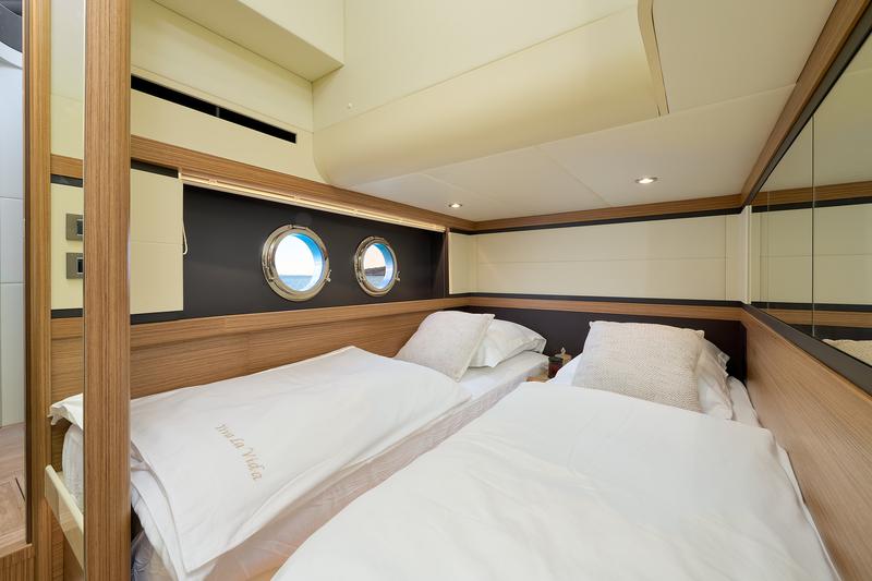 Book yachts online - motorboat - Absolute 50 Fly - VivaLaVida - rent