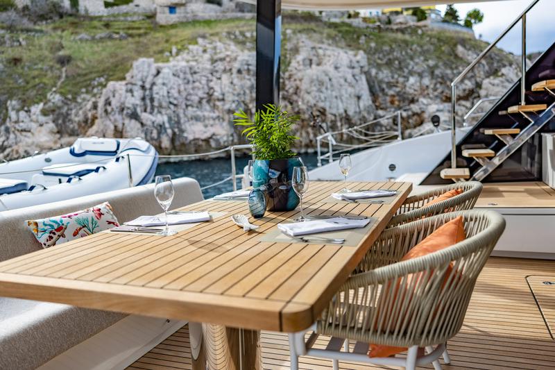 Book yachts online - catamaran - Sunreef 80 - Fantastic Too - rent