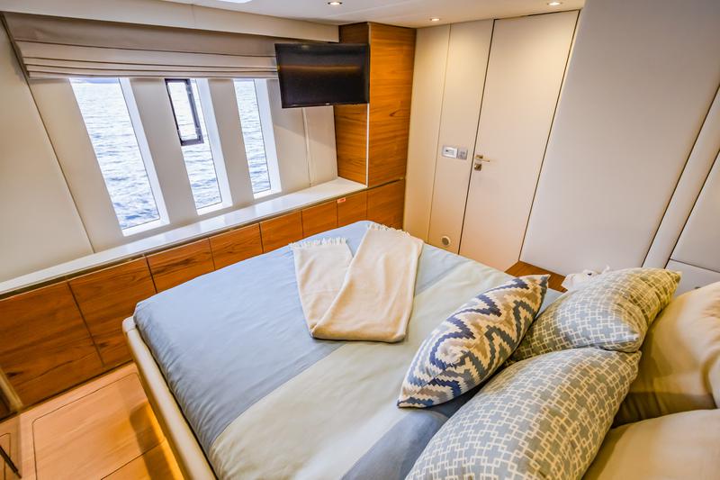 Book yachts online - catamaran - Sunreef 80 - Fantastic Too - rent