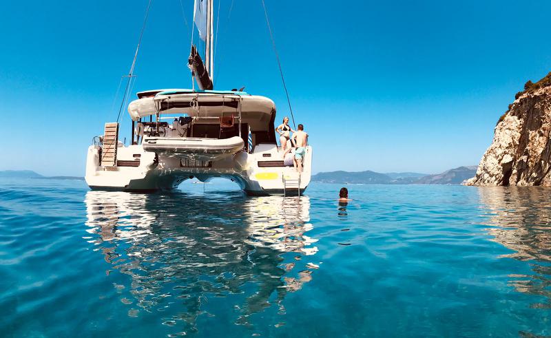 Book yachts online - catamaran - Lagoon 42 - Aria - rent