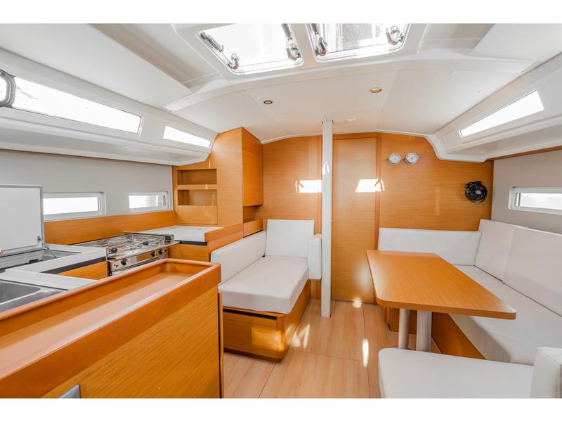 Book yachts online - sailboat - Sun Odyssey 410 - SALTY - rent