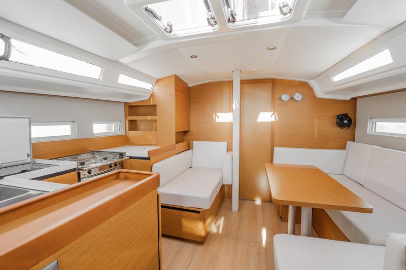 Book yachts online - sailboat - Sun Odyssey 410 - SALTY - rent