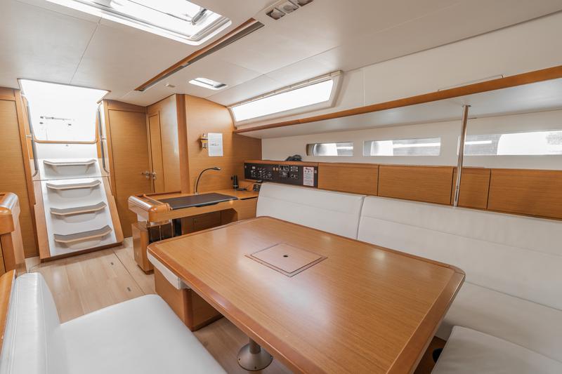 Book yachts online - sailboat - Sun Odyssey 519 -  6 cabs - PERRO BLANCO - rent